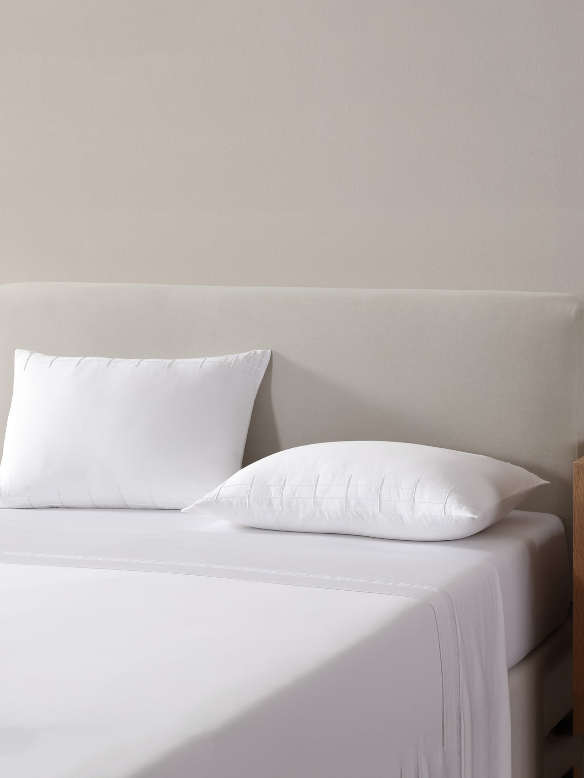 Vera Wang Lattice Tucks Standard Sham