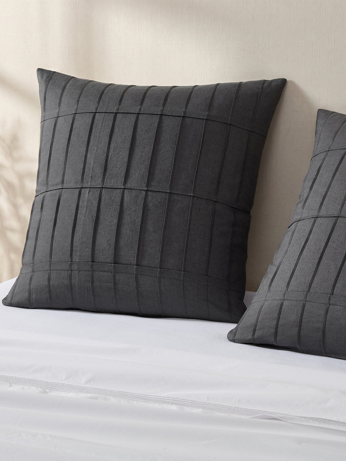 Vera Wang Contrast Bobbin Thread Euro Sham
