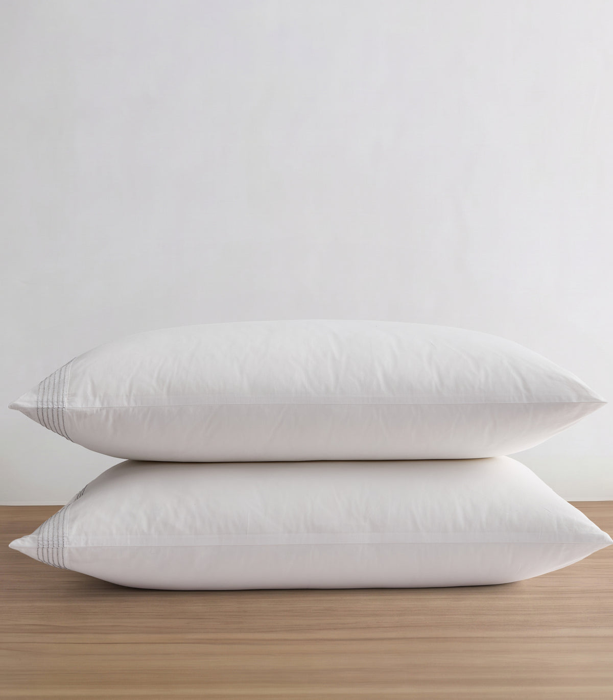 Vera Wang Contrast Bobbin Thread Pillowcase Pair