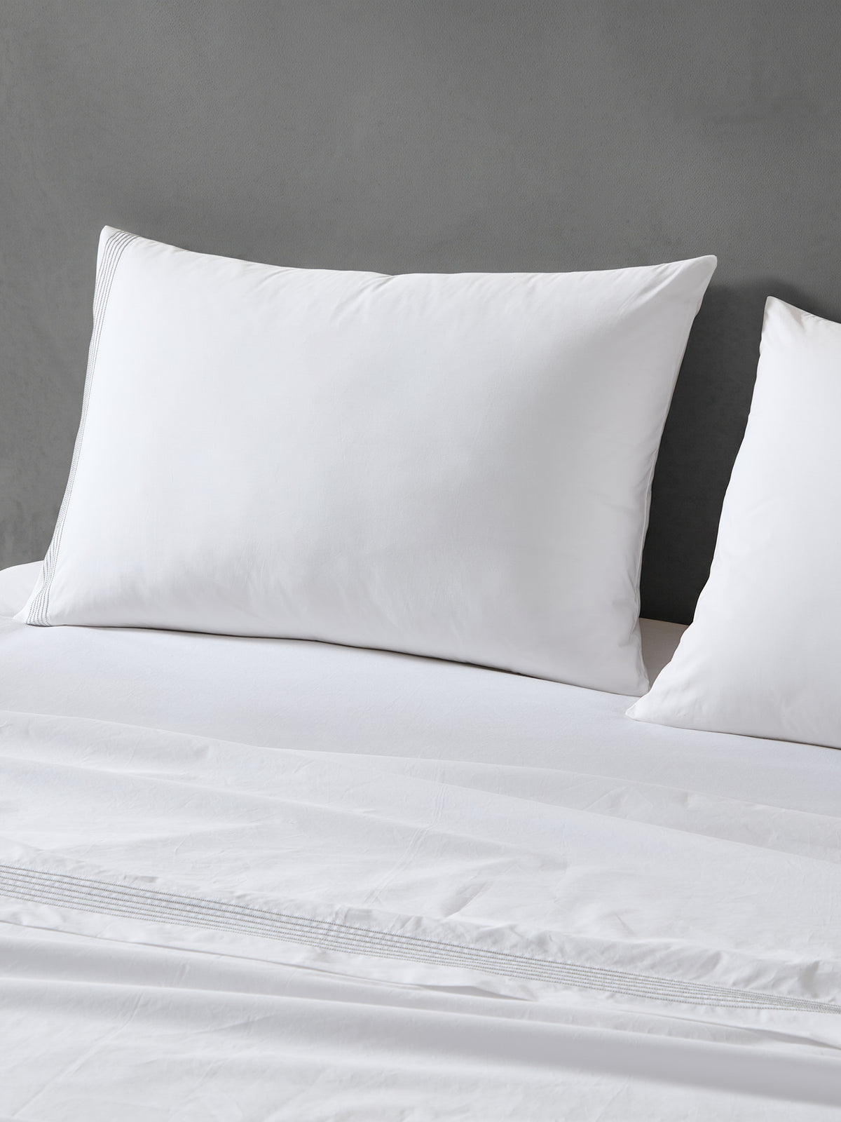Vera Wang Contrast Bobbin Thread Pillowcase Pair