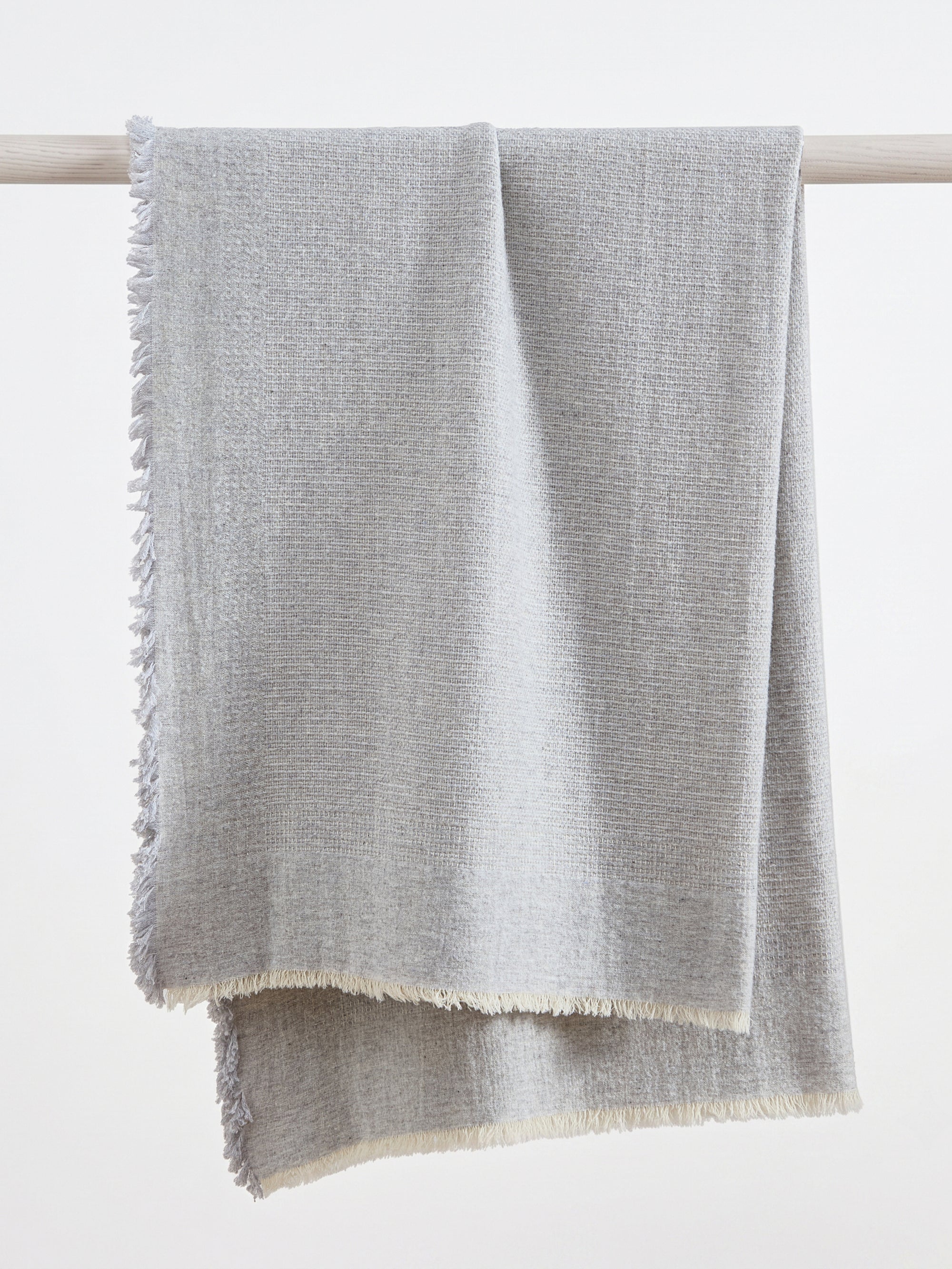 Vera Wang Contrast Bobbin Thread Bed Throw