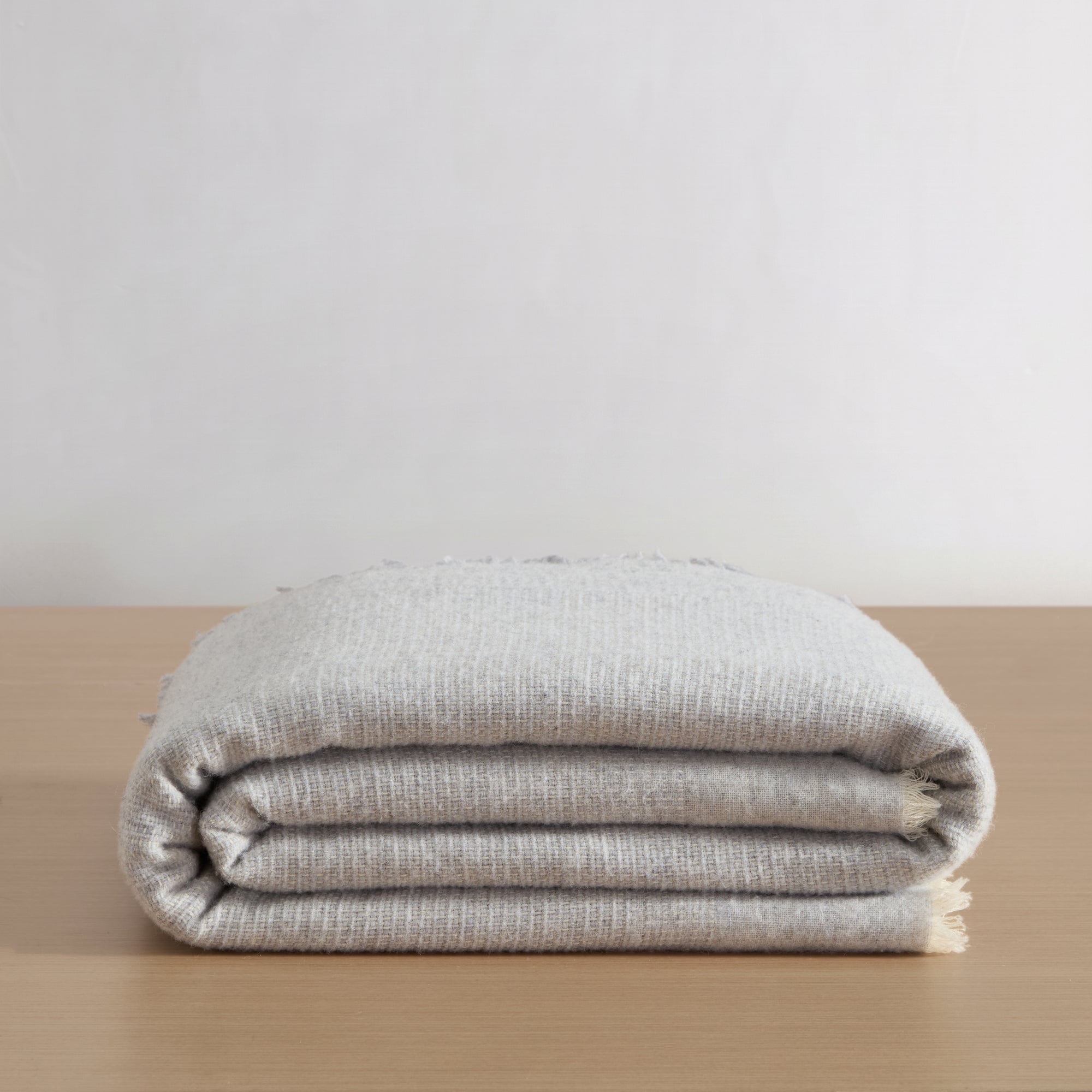 Vera Wang Contrast Bobbin Thread Bed Throw