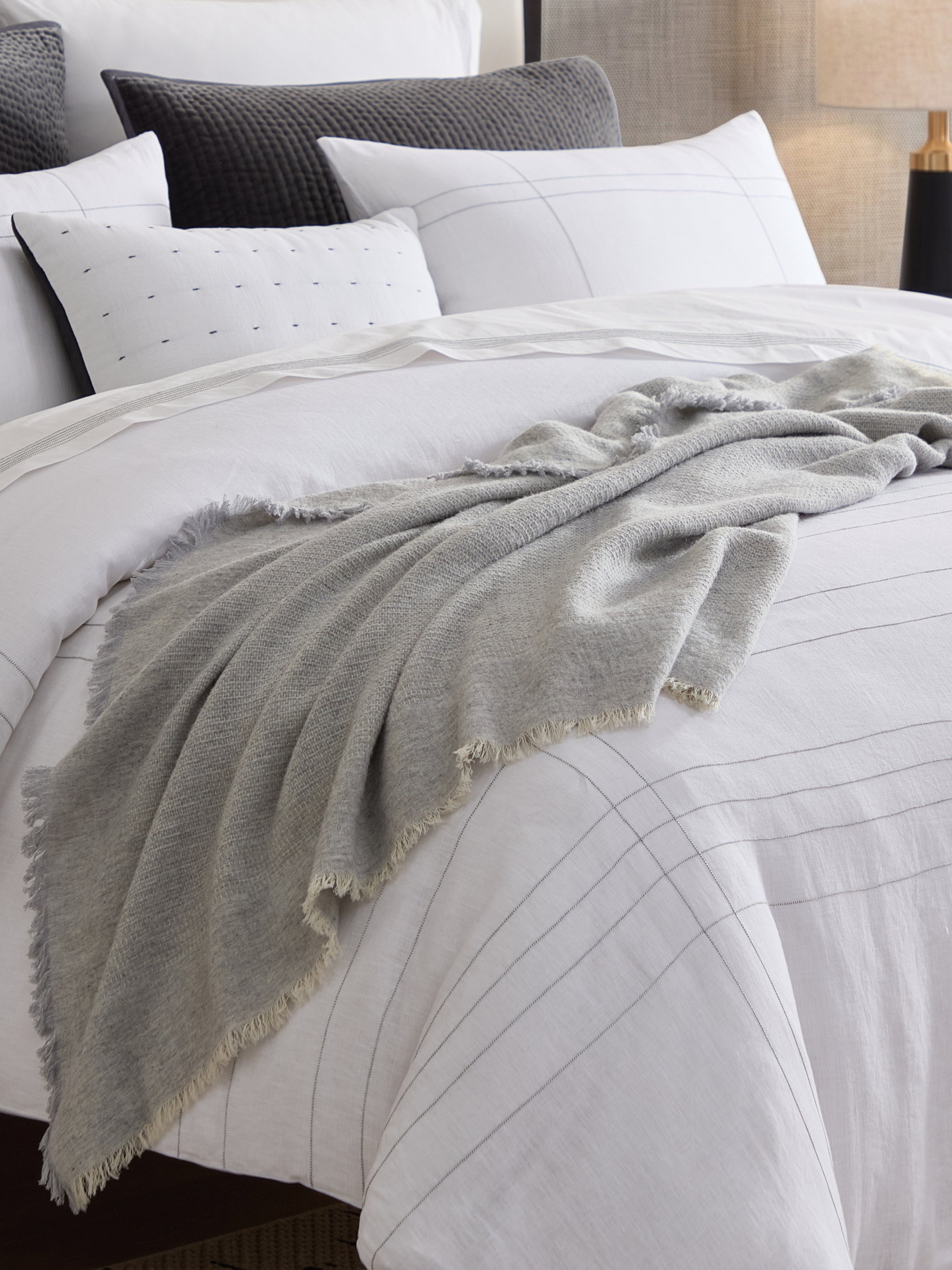 Vera Wang Contrast Bobbin Thread Bed Throw